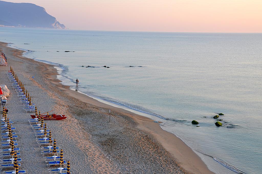 Hotel Brigantino Non Dista Porto Recanati Exterior photo